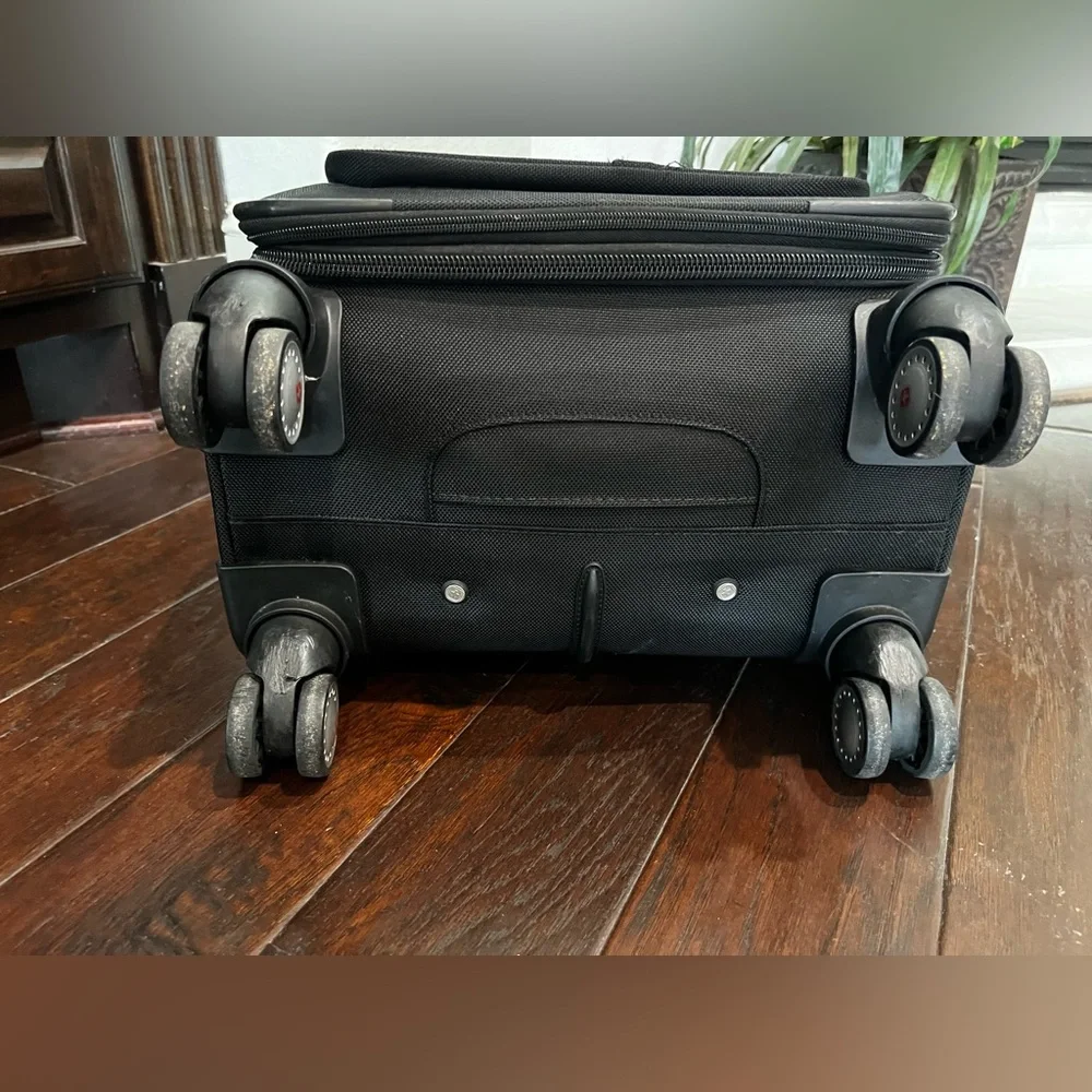 SwissGear Black Softside Carry-On Roller